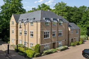Virginia Water - 2 Bed & Parking - By Tempstay - Image 3