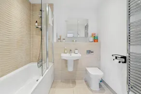 Virginia Water - 2 Bed & Parking - By Tempstay - Image 4