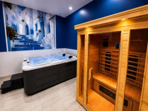 Santorini Suite with Private Jacuzzi & Sauna - Image 3