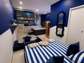 Santorini Suite with Private Jacuzzi & Sauna - Image 2