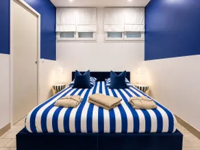 Santorini Suite with Private Jacuzzi & Sauna - Image 5