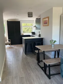 Modernised townhouse near Howbery Park - Image 2
