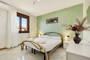 Airport BGY 4 min - Spacious House with Two Balconies - Image 2