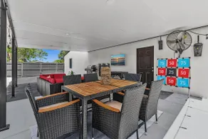 Modern Miami Retreat Game Room BBQ Patio Sleeps 10 - Image 4