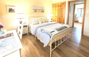 Aunt Bette's - Image 5