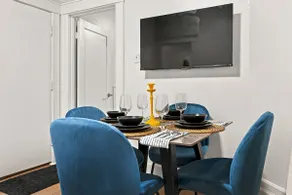 Ideal Montreal Escape - 6 mins From Metro - Sleeps 4 - Image 3