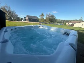 Riverfront Cottage, firepit, hot tub near Mackinac - Image 2