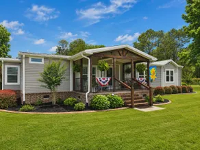 NEW Timon's Hideout*Spacious home sleeps 10 - Image 3