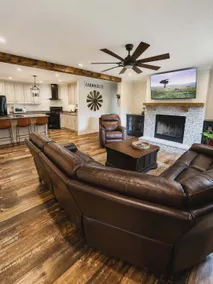 NEW Timon's Hideout*Spacious home sleeps 10 - Image 4