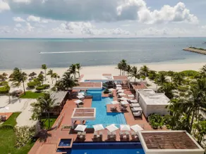 Luxury Suite w/ Tub & Balcony | Beach Club - Image 5