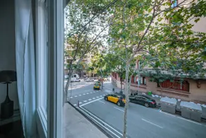 Ideal piso reformado de 4 dormitorios en Eixample - Image 3