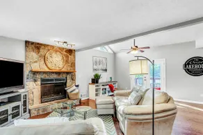 Morning Mist Lake House - Image 5