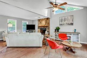 Morning Mist Lake House - Image 4