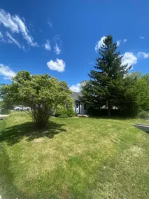 Bright 2BR home by the lake w/ ample outdoor space - Image 5