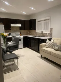 Bright 2BR home by the lake w/ ample outdoor space - Image 3