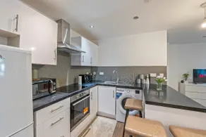 Central Urban Retreat in Kings Cross 2BR with Parking - Image 3