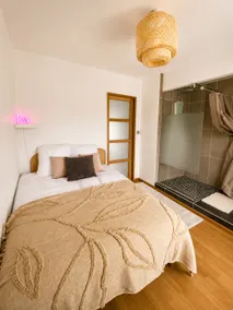 Romantic Night & Open Shower • Centre-Plage - Image 2