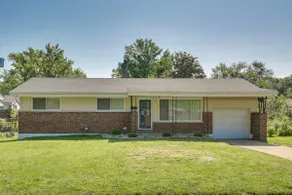 Easy Access to Parks, Hospital: St Louis Home - Image 3