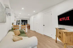 Modern House sleeps 10 FIFA BMO Field Lake DT - Image 5