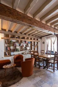 Large, cozy and welcoming family home - Image 2