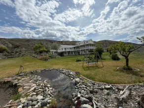 Stunning 6BR Countryside Retreat Near Kamloops - Image 5