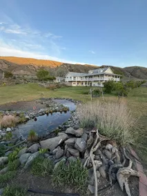 Stunning 6BR Countryside Retreat Near Kamloops - Image 4