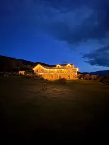 Stunning 6BR Countryside Retreat Near Kamloops - Image 2