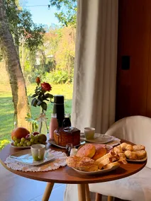 BROMÉLIAS|Bathtub, Breakfast and Fogo de Chão - Image 3
