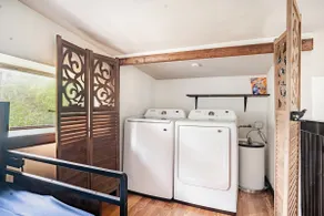Private and cozy cabin near Downtown Waco - Image 4