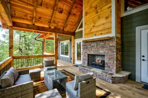 Lofty Escape Retreat - Image 2