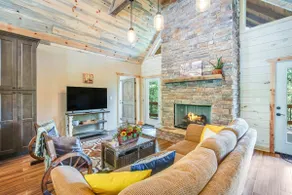 Lofty Escape Retreat - Image 4