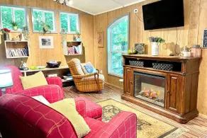 Coffee Creek Cabin Stay - Image 5
