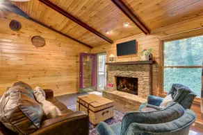 Coffee Creek Cabin Stay - Image 4
