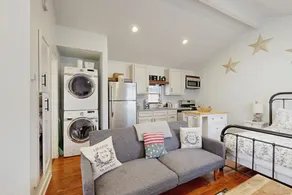 Charming Studio | Patio | Washer/Dryer - Image 3