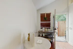 Charming Studio | Patio | Washer/Dryer - Image 5