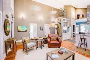 Quiet central home with enclosed yard, deck, grill, central AC, washer and dryer - Image 4