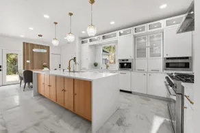 New Luxe 5BR 4BA Pool Villa in The Woodlands - Image 2