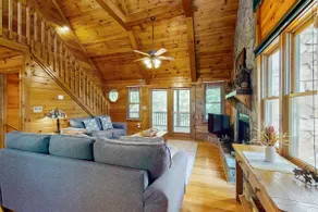 Lucilles Creekside Hideaway - Image 5