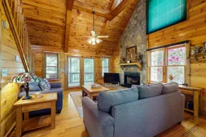 Lucilles Creekside Hideaway - Image 4