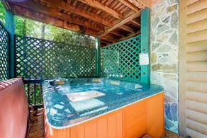 Lucilles Creekside Hideaway - Image 2