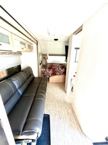 Quiet Peaceful R-Pod RV Near Airport in SW Seattle - Image 5