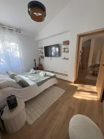 Small cozy house and private Jacuzzi in Provence - Image 2
