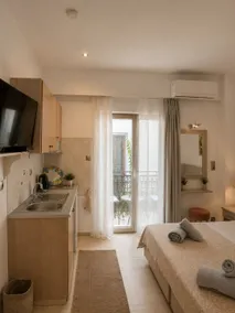 Island Central • Clean & Bright - Image 3