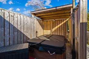 The Vaulted Suite Hot Tub, BBQ + Deck, Parking - Image 4