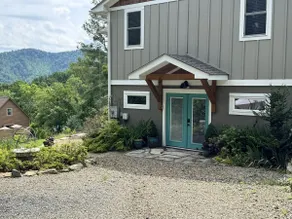 Mountain Peace 25 Min from Downtown Asheville - Image 3