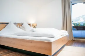 Spacious Alpine Apartment for 8 Guests - Image 2