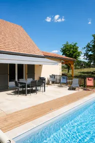 In the shade of walnut trees air conditioning, heated pool - Image 2