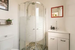 Stylish and quiet boutique unit with parking - By DayosHouse - Image 5