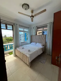 Spacious 1 bed apt with view in Bombolulu Mombasa - Image 2