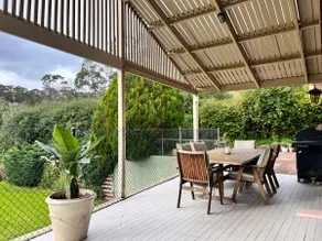 4BR Hills Retreat | City Views | 15min CBD - Image 5